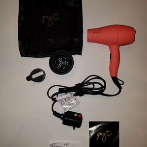 New pyt mini blow dryer